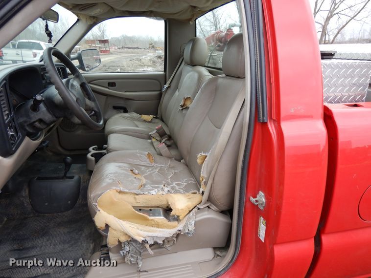 image for item DF6023 2004 Chevrolet Silverado 2500HD  3/4 or 1 ton pickup or van