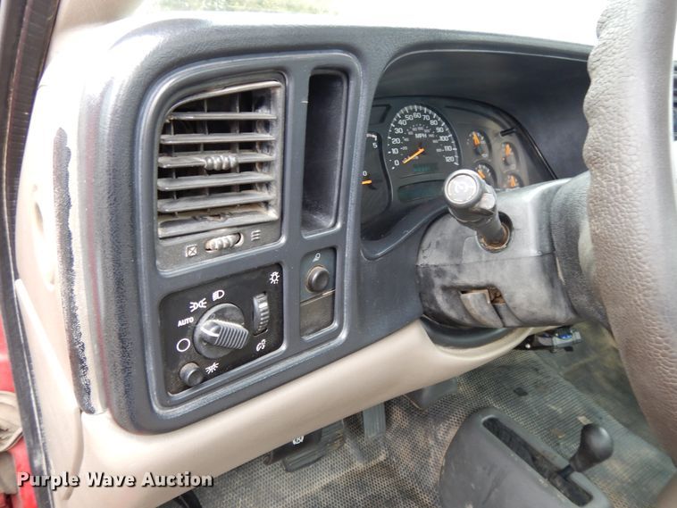 image for item DF6023 2004 Chevrolet Silverado 2500HD  3/4 or 1 ton pickup or van