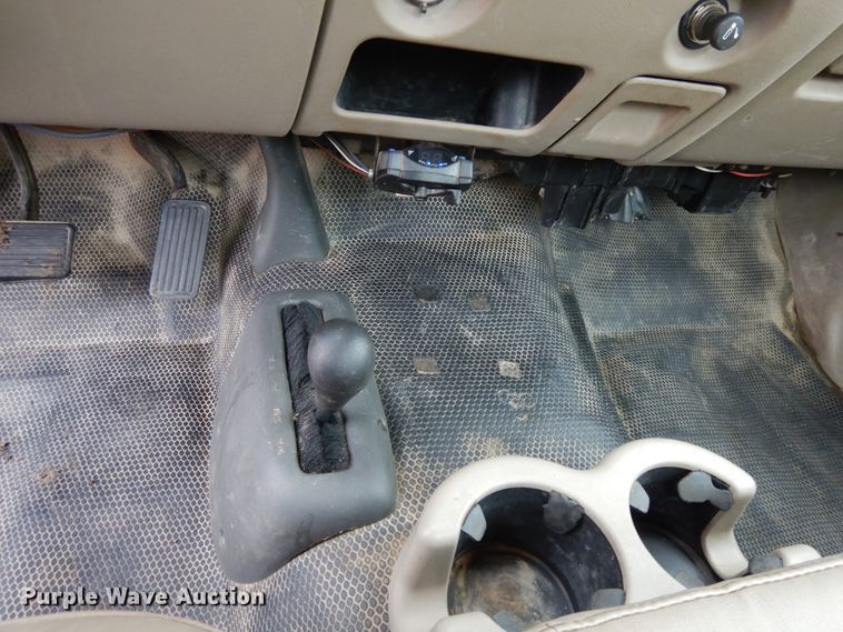 image for item DF6023 2004 Chevrolet Silverado 2500HD  3/4 or 1 ton pickup or van