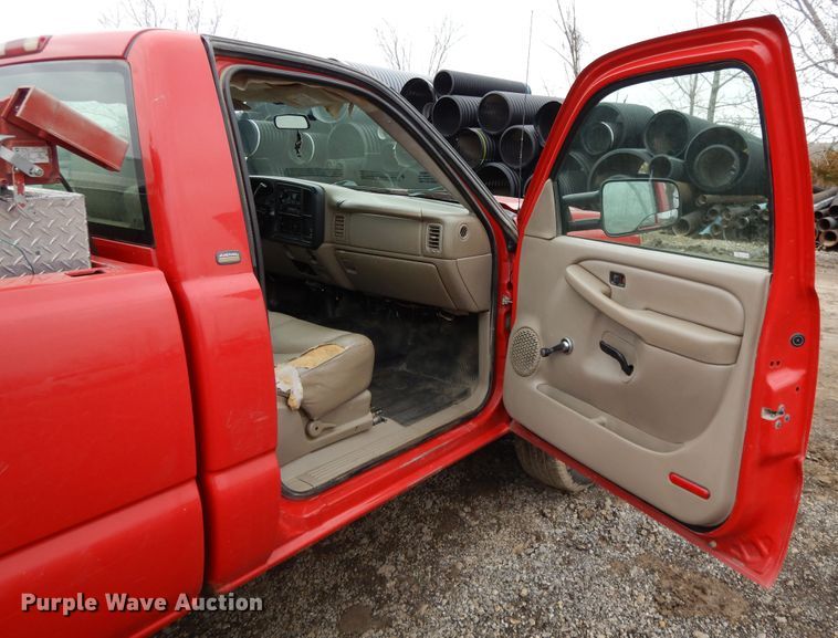 image for item DF6023 2004 Chevrolet Silverado 2500HD  3/4 or 1 ton pickup or van