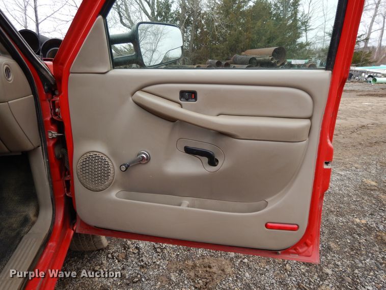 image for item DF6023 2004 Chevrolet Silverado 2500HD  3/4 or 1 ton pickup or van