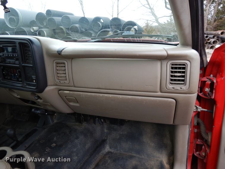 image for item DF6023 2004 Chevrolet Silverado 2500HD  3/4 or 1 ton pickup or van