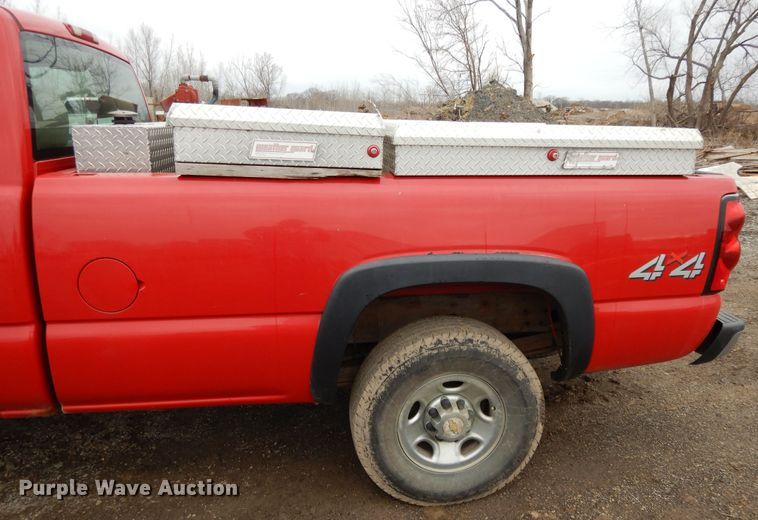 image for item DF6023 2004 Chevrolet Silverado 2500HD  3/4 or 1 ton pickup or van