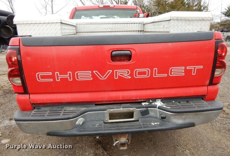 image for item DF6023 2004 Chevrolet Silverado 2500HD  3/4 or 1 ton pickup or van