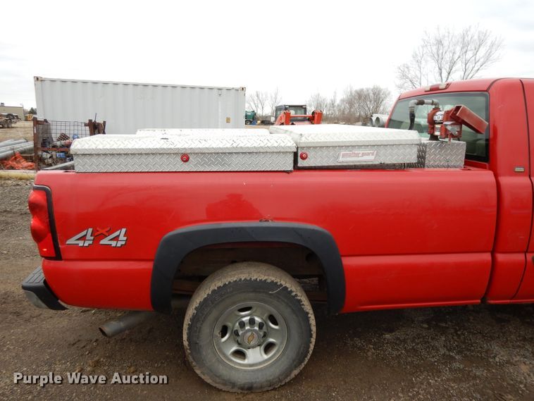 image for item DF6023 2004 Chevrolet Silverado 2500HD  3/4 or 1 ton pickup or van