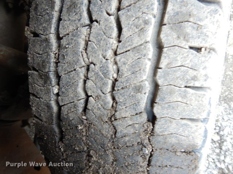 image for item DF6023 2004 Chevrolet Silverado 2500HD  3/4 or 1 ton pickup or van