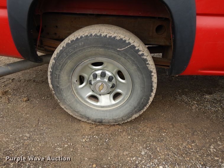 image for item DF6023 2004 Chevrolet Silverado 2500HD  3/4 or 1 ton pickup or van