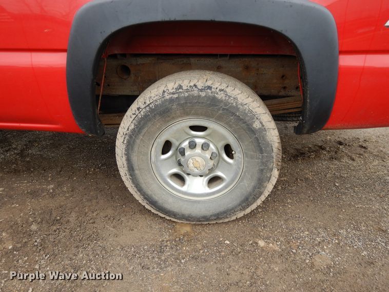 image for item DF6023 2004 Chevrolet Silverado 2500HD  3/4 or 1 ton pickup or van