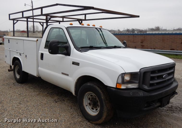 image for item DF6036 2004 Ford F350 Super Duty  utility bed pickup truck