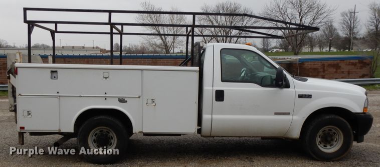 image for item DF6036 2004 Ford F350 Super Duty  utility bed pickup truck