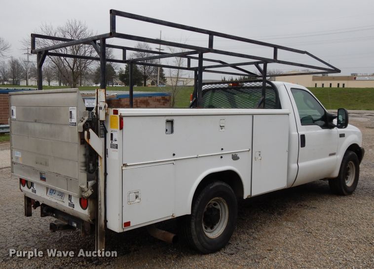 image for item DF6036 2004 Ford F350 Super Duty  utility bed pickup truck