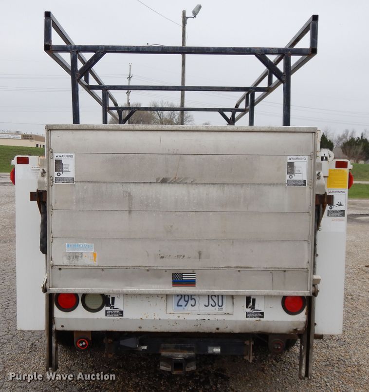 image for item DF6036 2004 Ford F350 Super Duty  utility bed pickup truck