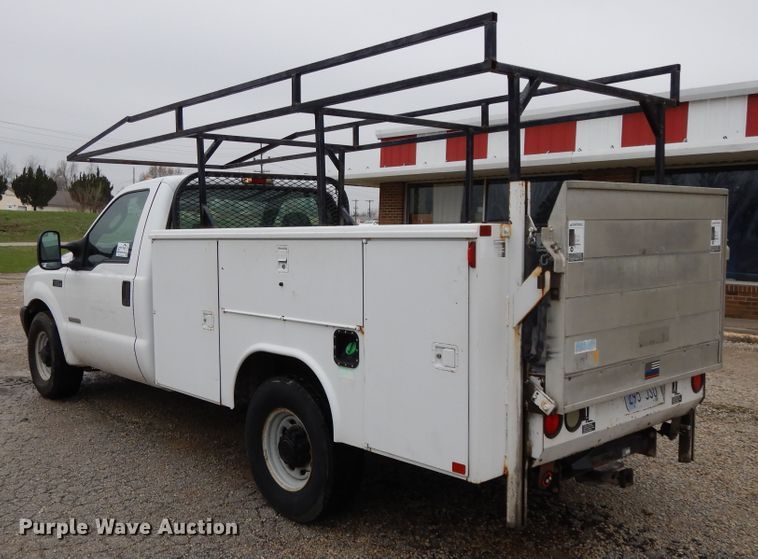 image for item DF6036 2004 Ford F350 Super Duty  utility bed pickup truck