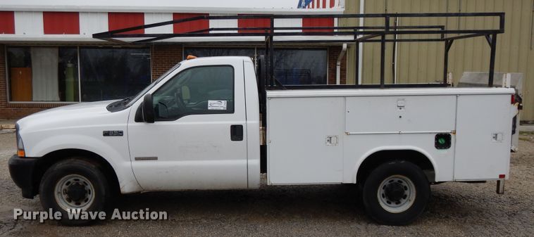 image for item DF6036 2004 Ford F350 Super Duty  utility bed pickup truck