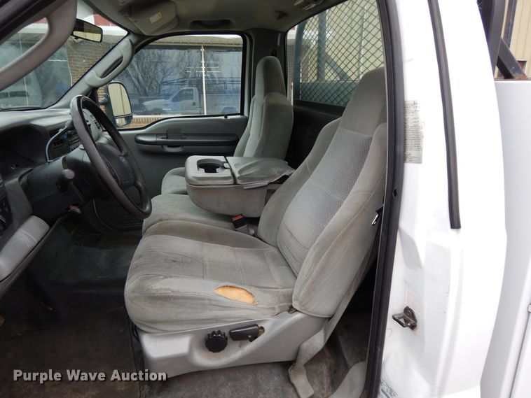 image for item DF6036 2004 Ford F350 Super Duty  utility bed pickup truck