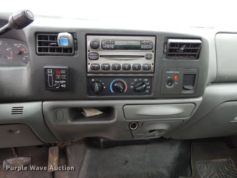 image for item DF6036 2004 Ford F350 Super Duty  utility bed pickup truck