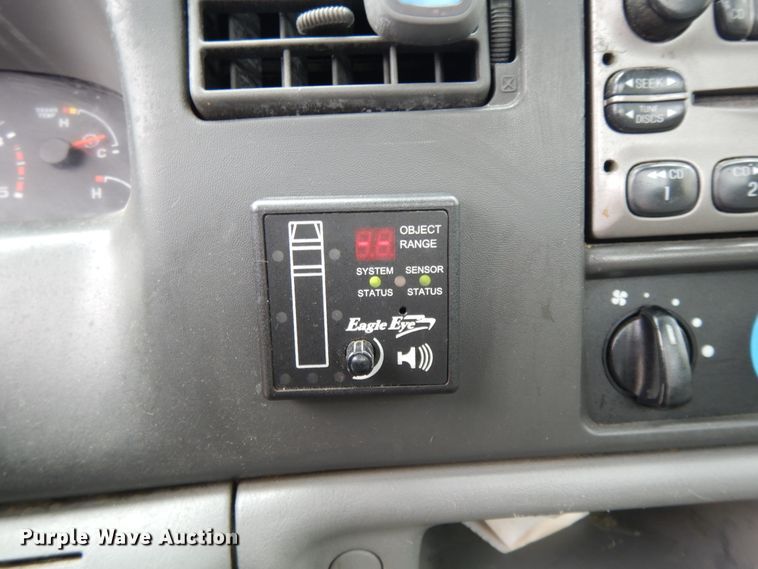 image for item DF6036 2004 Ford F350 Super Duty  utility bed pickup truck