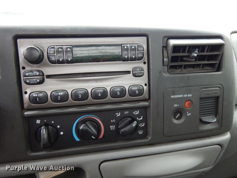 image for item DF6036 2004 Ford F350 Super Duty  utility bed pickup truck