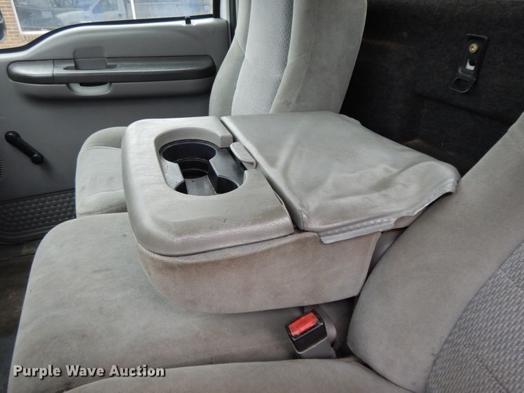 image for item DF6036 2004 Ford F350 Super Duty  utility bed pickup truck