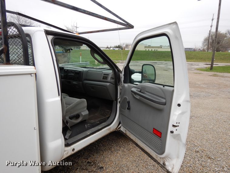 image for item DF6036 2004 Ford F350 Super Duty  utility bed pickup truck