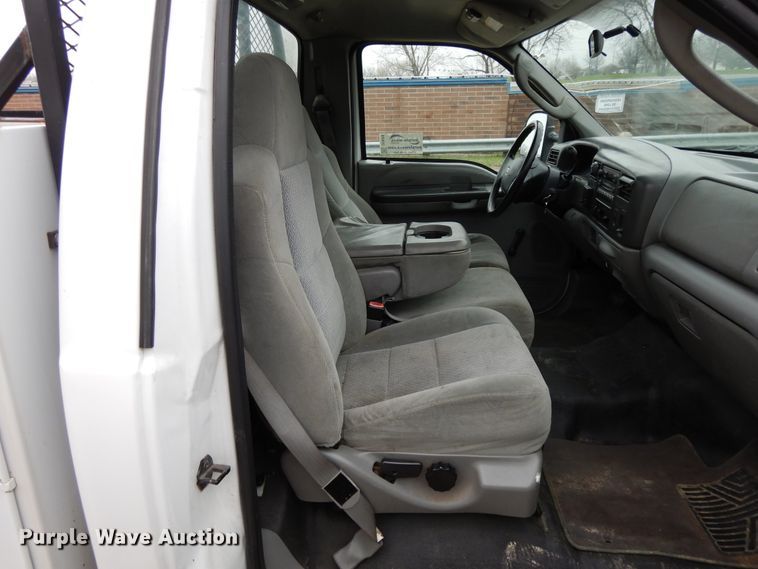 image for item DF6036 2004 Ford F350 Super Duty  utility bed pickup truck