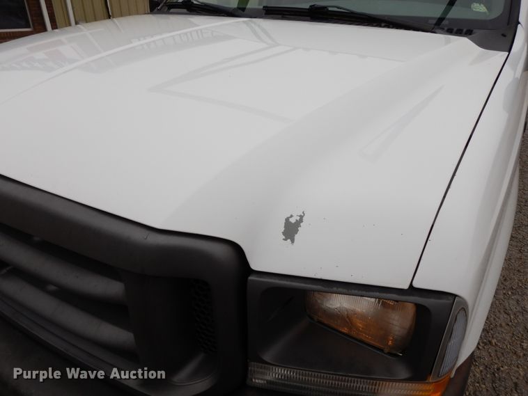 image for item DF6036 2004 Ford F350 Super Duty  utility bed pickup truck