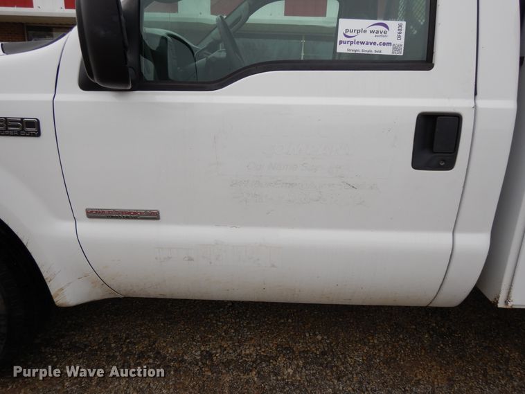 image for item DF6036 2004 Ford F350 Super Duty  utility bed pickup truck