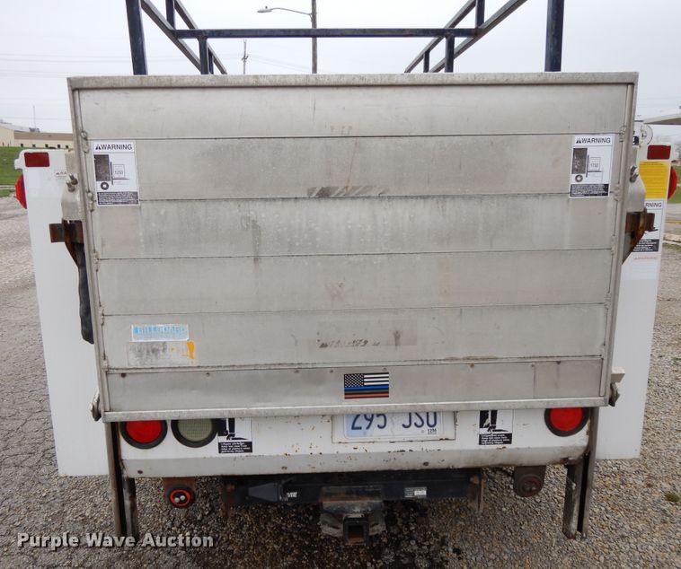 image for item DF6036 2004 Ford F350 Super Duty  utility bed pickup truck