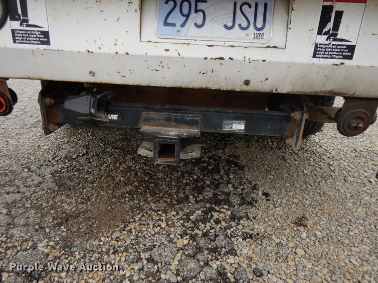 image for item DF6036 2004 Ford F350 Super Duty  utility bed pickup truck