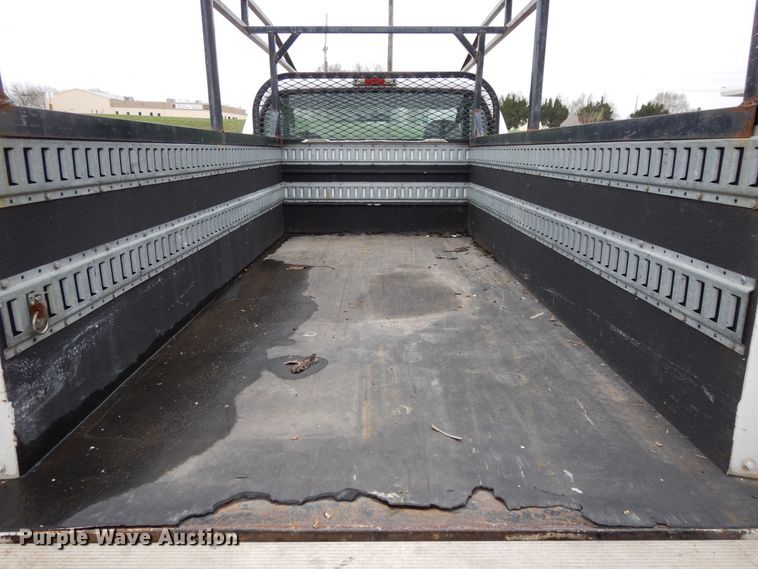image for item DF6036 2004 Ford F350 Super Duty  utility bed pickup truck