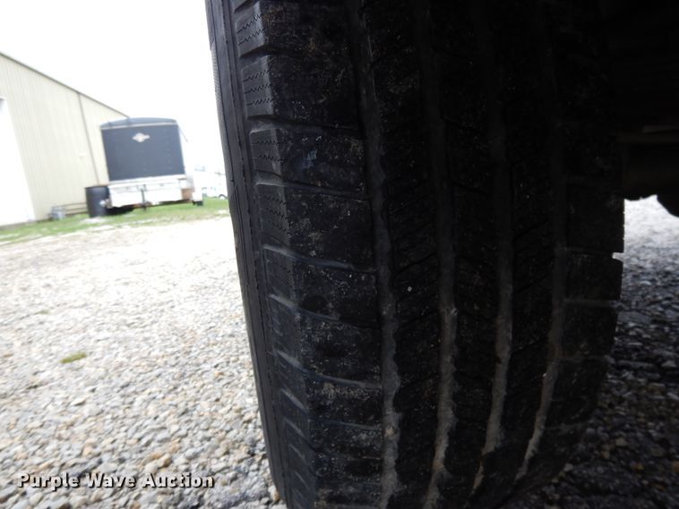 image for item DF6036 2004 Ford F350 Super Duty  utility bed pickup truck