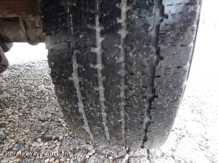 image for item DF6036 2004 Ford F350 Super Duty  utility bed pickup truck