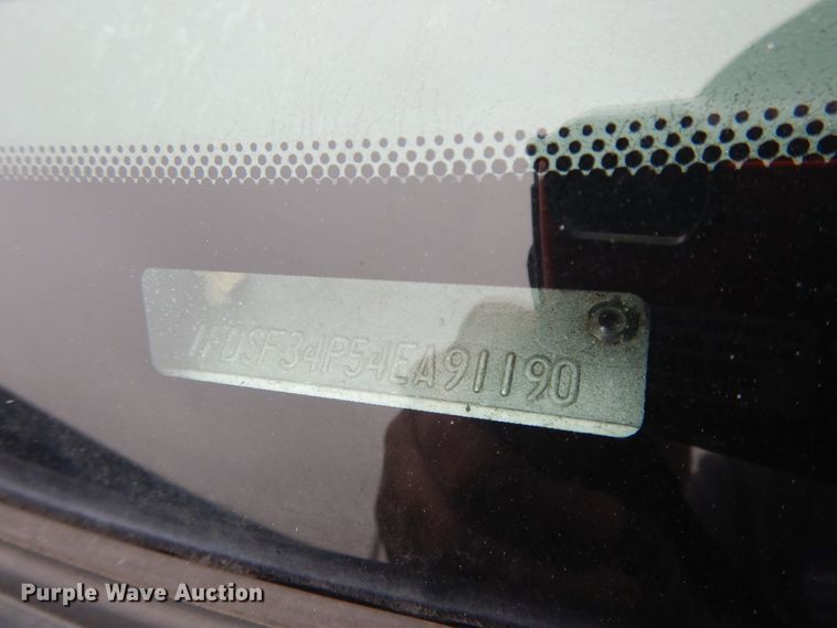 image for item DF6036 2004 Ford F350 Super Duty  utility bed pickup truck