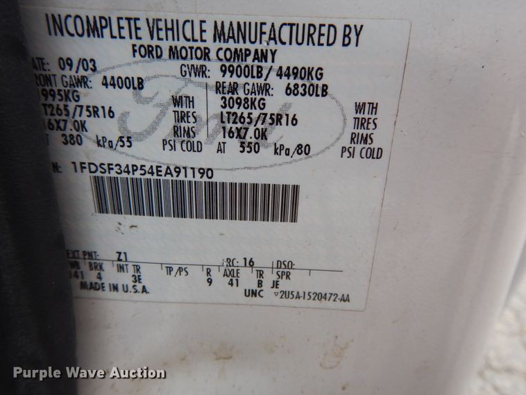 image for item DF6036 2004 Ford F350 Super Duty  utility bed pickup truck