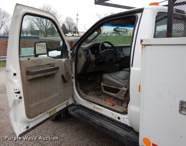 image for item DF6037 2008 Ford F450 Super Duty XL utility bed truck