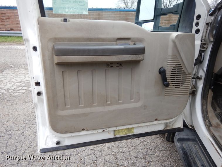 image for item DF6037 2008 Ford F450 Super Duty XL utility bed truck