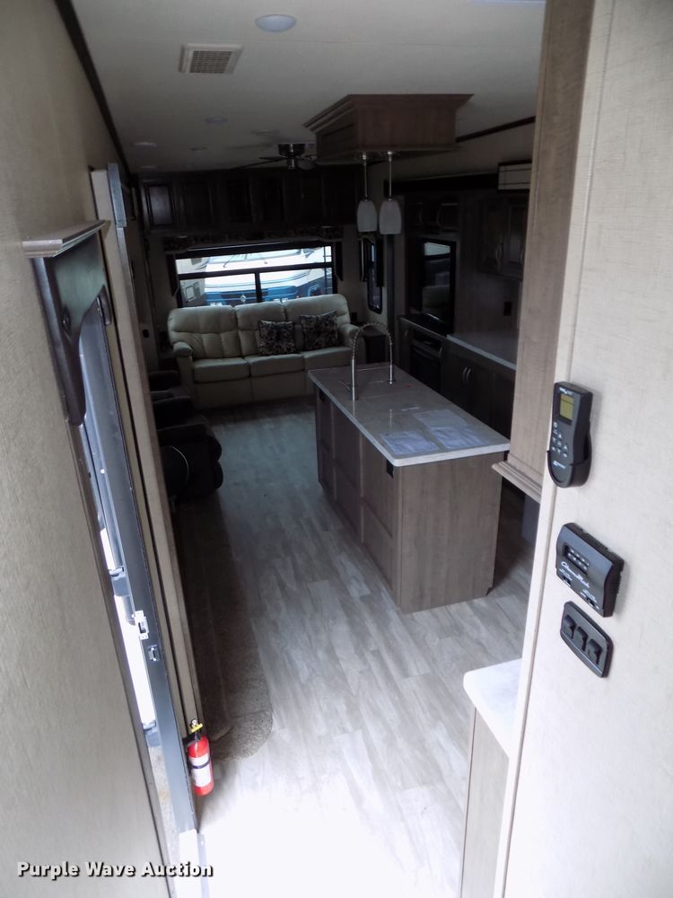 image for item DG2559 2017 KZ Durango Gold 370RLT  camper