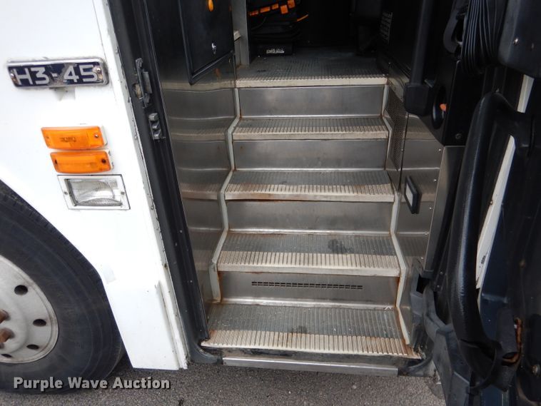 image for item DG5942 1998 Prevost H3-45 coach bus