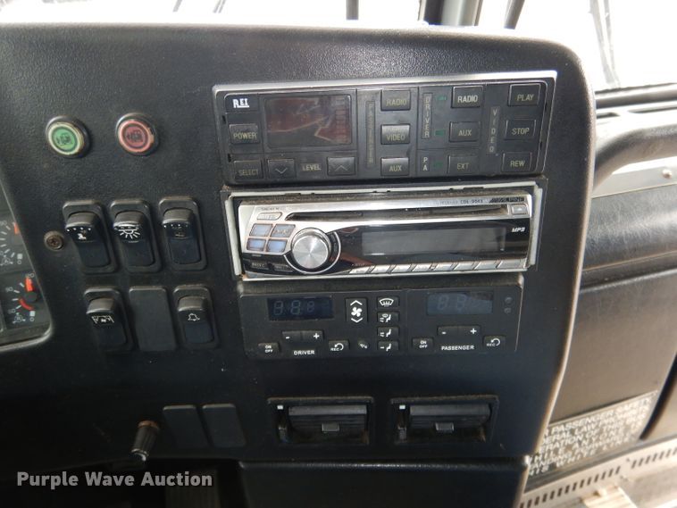 image for item DG5942 1998 Prevost H3-45 coach bus