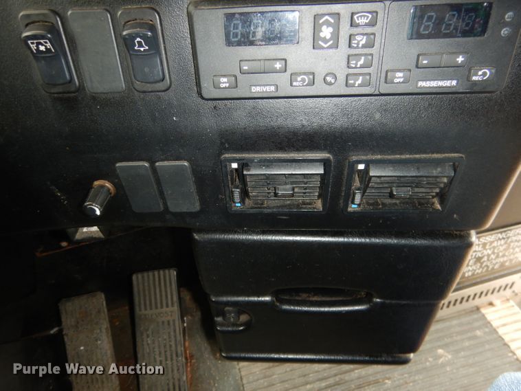 image for item DG5942 1998 Prevost H3-45 coach bus