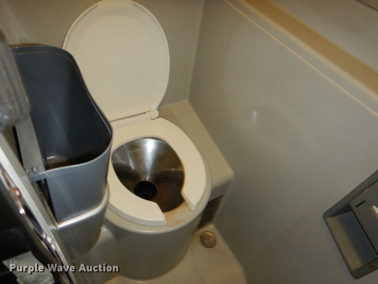 image for item DG5942 1998 Prevost H3-45 coach bus