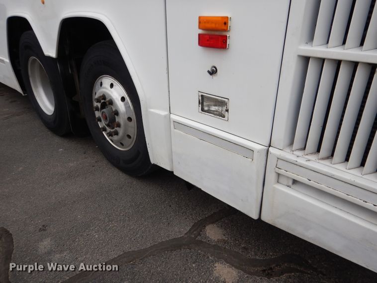 image for item DG5942 1998 Prevost H3-45 coach bus