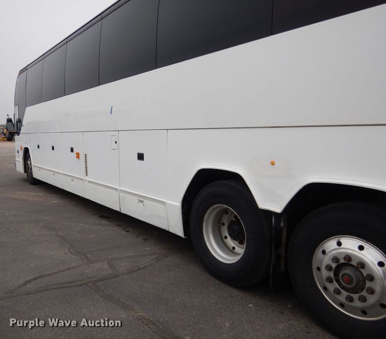 image for item DG5942 1998 Prevost H3-45 coach bus