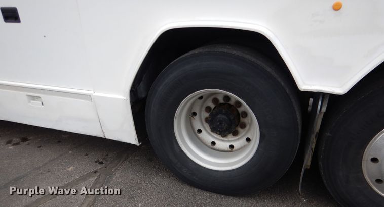 image for item DG5942 1998 Prevost H3-45 coach bus