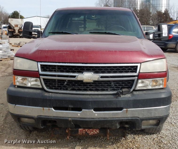 image for item DG6290 2006 Chevrolet Silverado 2500HD LT Crew Cab flatbed pickup truck