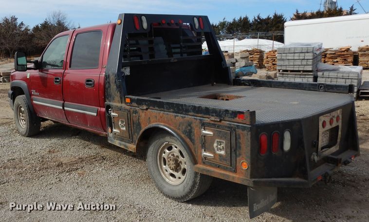 image for item DG6290 2006 Chevrolet Silverado 2500HD LT Crew Cab flatbed pickup truck