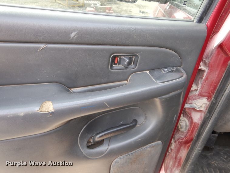 image for item DG6290 2006 Chevrolet Silverado 2500HD LT Crew Cab flatbed pickup truck