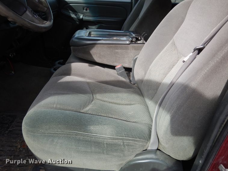 image for item DG6290 2006 Chevrolet Silverado 2500HD LT Crew Cab flatbed pickup truck