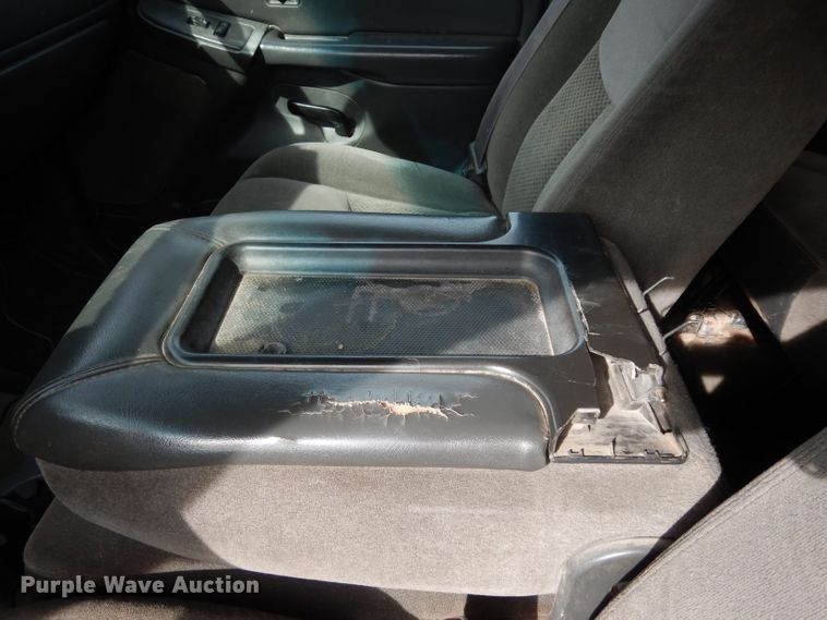 image for item DG6290 2006 Chevrolet Silverado 2500HD LT Crew Cab flatbed pickup truck