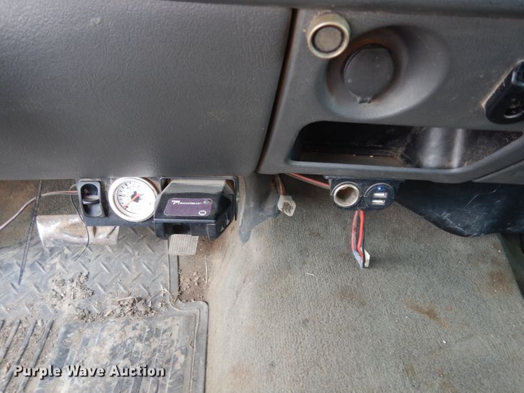 image for item DG6290 2006 Chevrolet Silverado 2500HD LT Crew Cab flatbed pickup truck